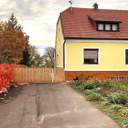 Ferienhaus Mit Garten In Thermennaehe Strebersdorf Exterior foto
